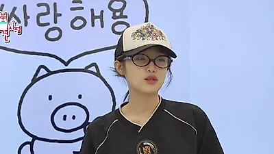 Choi Ye-na holds planning meeting for concerts and awards