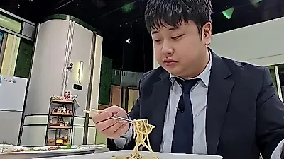 “A Flavor I Can’t Calm Down From”: Yoon Nam-no’s “Meok-baet” Stir Over Kwon Seong-jun’s Shrimp Dish