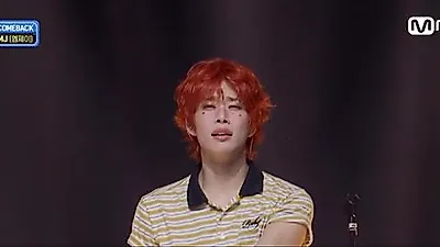 MJ delivers powerful stage energy with '1~10, 1 minute ago (stopped at 9)'