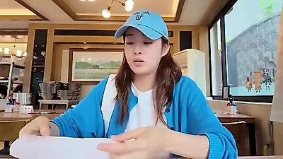 Kang So-ra finds freedom through paragliding during parenting break