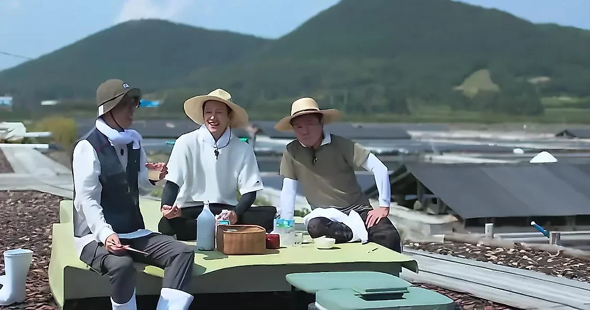 Yoo Jae Suk ăn ngon lành cùng mắm muối trong kỳ nghỉ hè với Ji Chang Wook và Im Won Hee