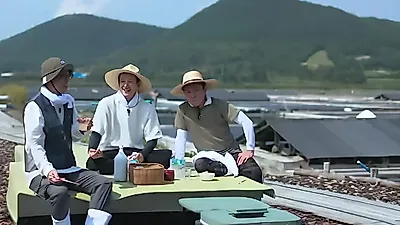 Yoo Jae Suk enjoys summer seafood feast with Ji Chang Wook and Im Won Hee
