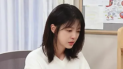 Uhm Hyun-kyung delivers tearful sincerity over torn blueprint