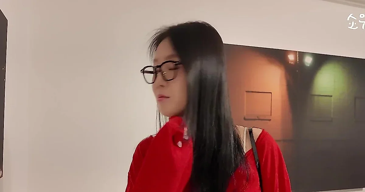 Soyou reveals busy routine and de-bloating secret in new vlog