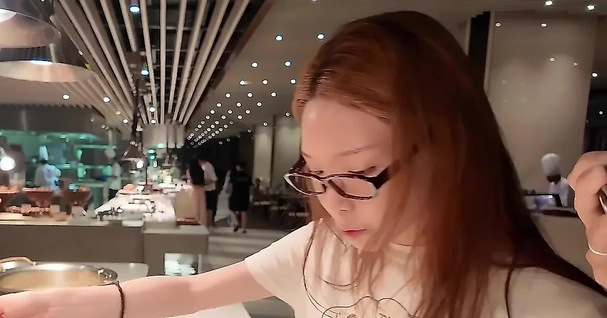 Chungha comparte vlog de su concierto en Sri Lanka y reflexiona sobre el éxito