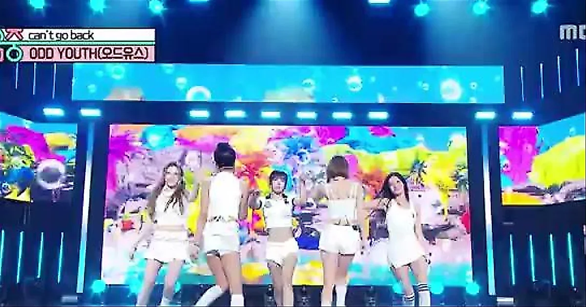 Odd Youth bùng nổ năng lượng với 'can't go back' trên Show! Music Core