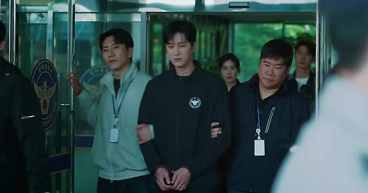 Ahn Bo-hyun Arrested as a Murder Suspect as Jin I-soo Wavers Under Yoo Seung-ho's Pressure