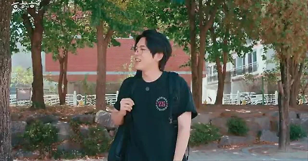 Hong Isaac conecta con sus fans a través de 'Mi pequeño pueblo'