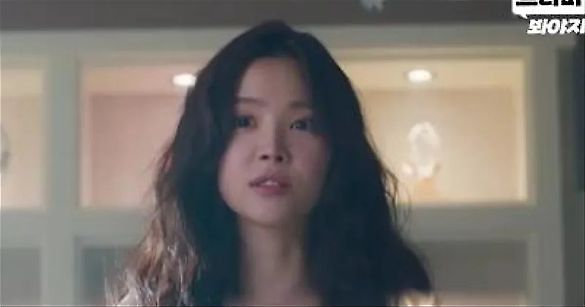 Son Naeun delivers sharp rebuke to rude date in 'Agency'