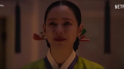 "Hãy nắm chặt tay tôi và cùng đi nhé"… Những lời hứa dang dở và dự báo về một kết cục bi thảm trong 'Vụ bê bối'