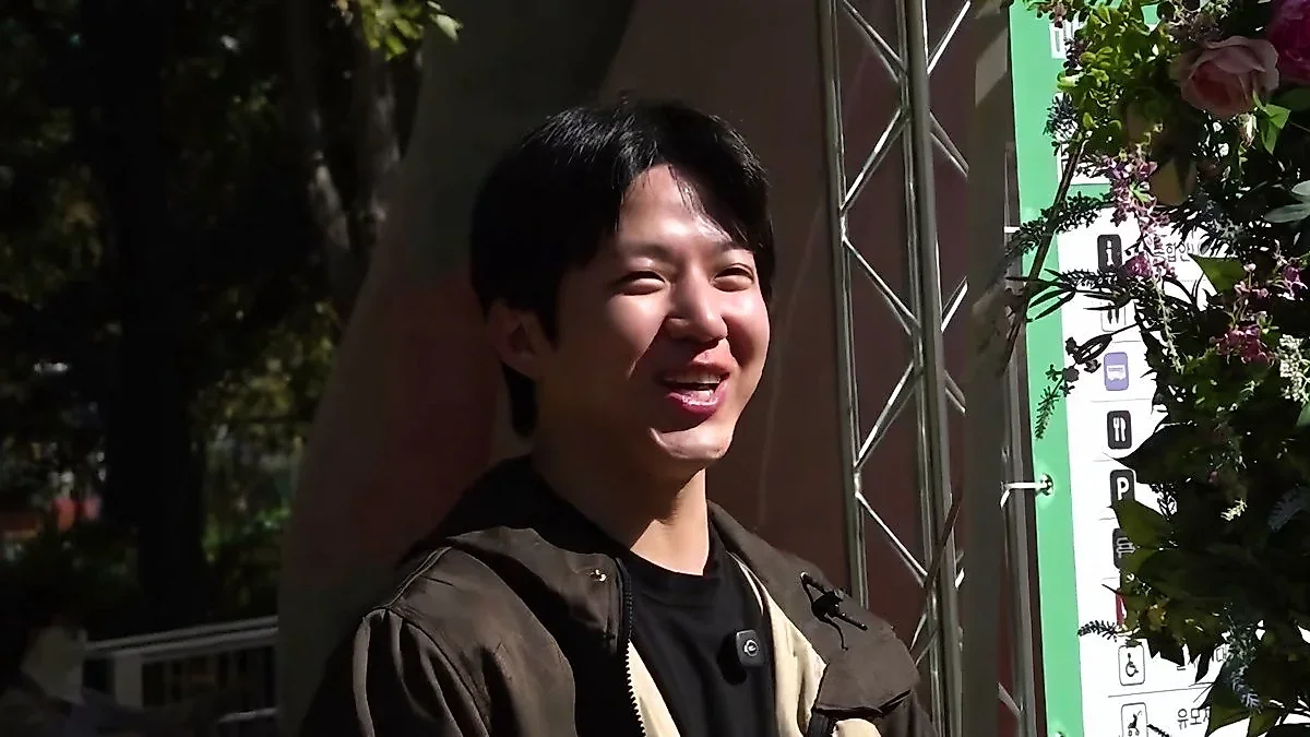Yoon Do-woon disfruta de la tranquilidad del otoño y la diversión de la entrega aleatoria paseando por los jardines de Maeheon Citizens' Forest