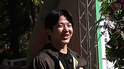 Yoon Do-woon shares autumn relaxation and the fun of random delivery while strolling through Maeheon Citizens' Forest gardens