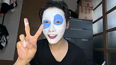 Creator Jeon Woong transforms into a clown for V T sponsored Reels