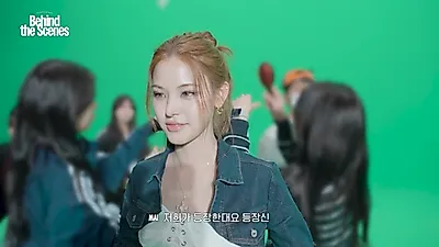 izna, hậu trường quay phim thương hiệu Visa... từ concept 'Barbie' đến những khoảnh khắc đời thường đầy tinh nghịch