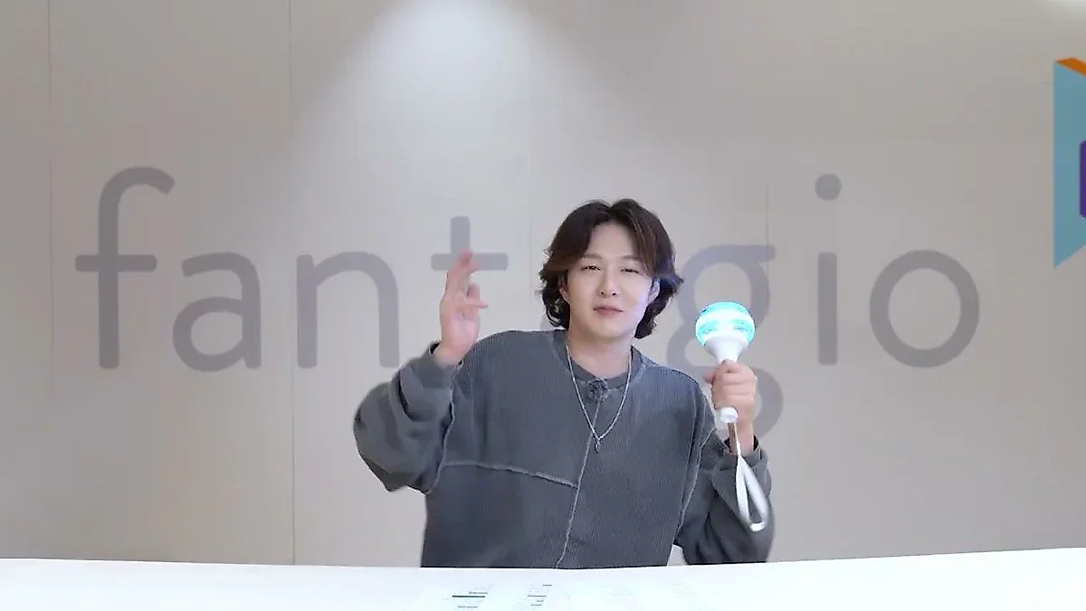 李昌燮在演唱会前亲自演示《绿色星星》应援法