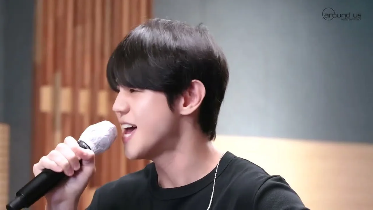 Yoseob ensaya con la banda para preparar su concierto en solitario 'Fade In'... Ajustando los detalles de cada canción