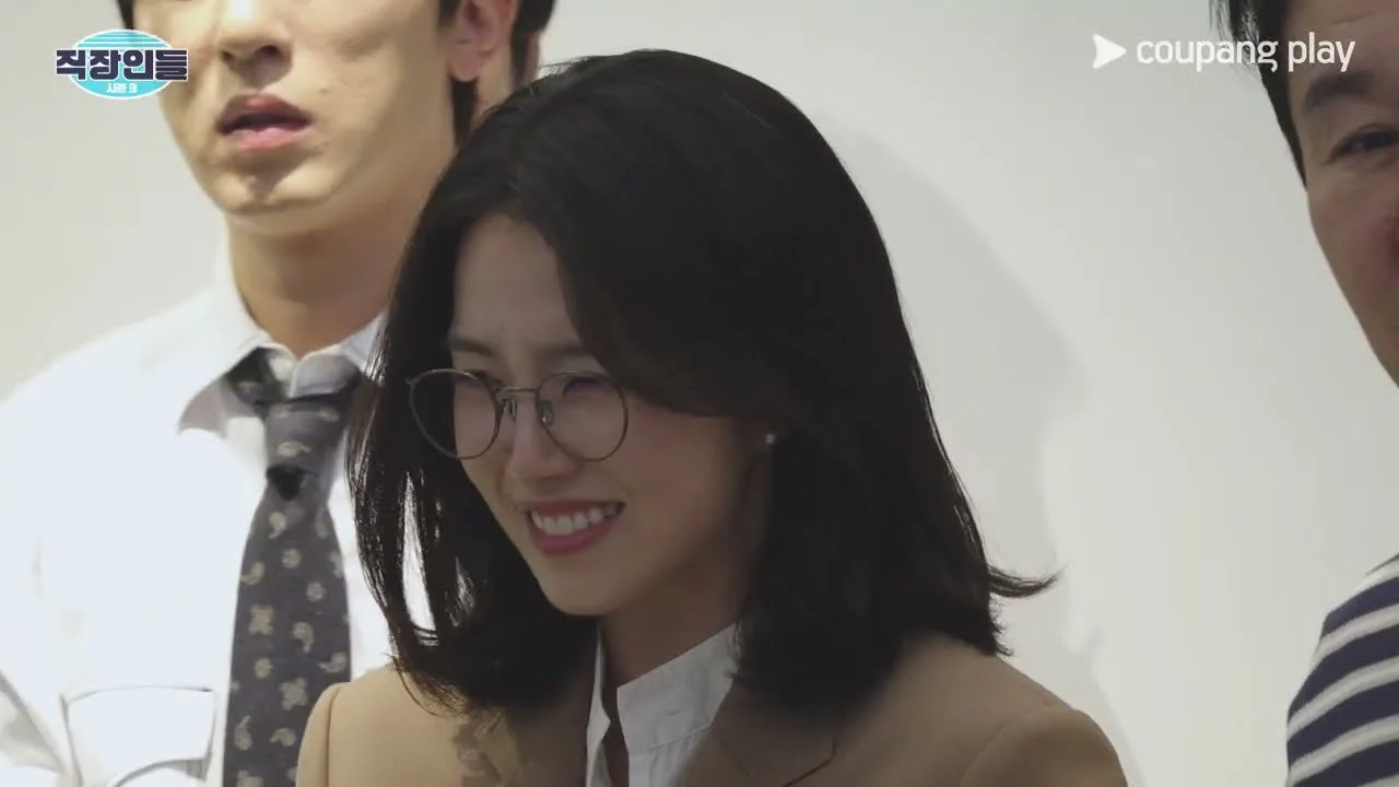 Park Shin-yang visita la tienda pop-up en Seongsu-dong... conversa mencionando su antigua obra 'The Contact'