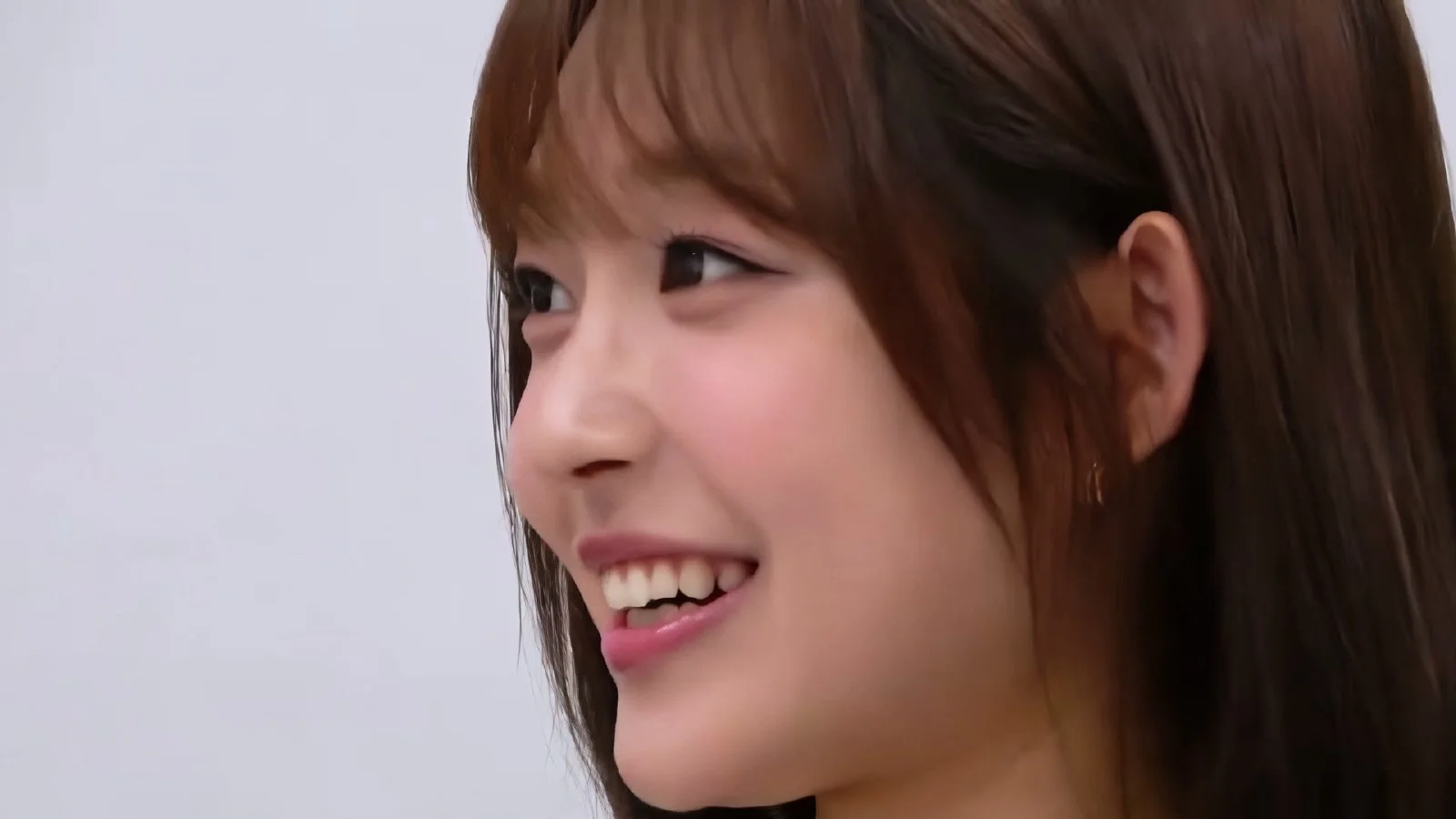 LIGHTSUM's HINA, at a 'Fan Service' practice session in preparation for Japanese performances