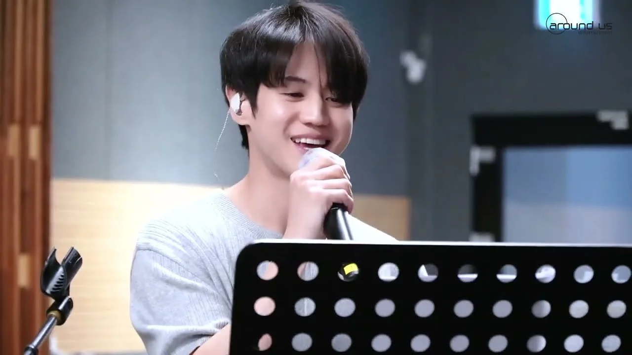Yoseob ensaya con la banda para preparar su concierto en solitario 'Fade In'... Ajustando los detalles de cada canción