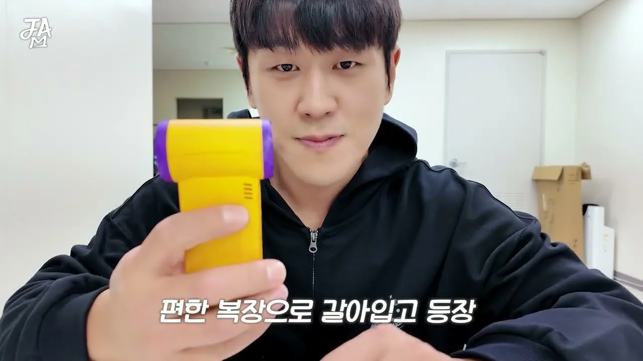 배우 강홍석의 첫 브이로그, 뮤지컬 '엘리자베스' 무대 뒤 8kg 감량과 목 관리 루틴