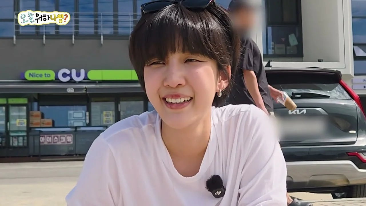 Kim Na-young's Outing to Eulwangri Beach: Between the Challenge of Making a Heart in a Sand Pit and Romance