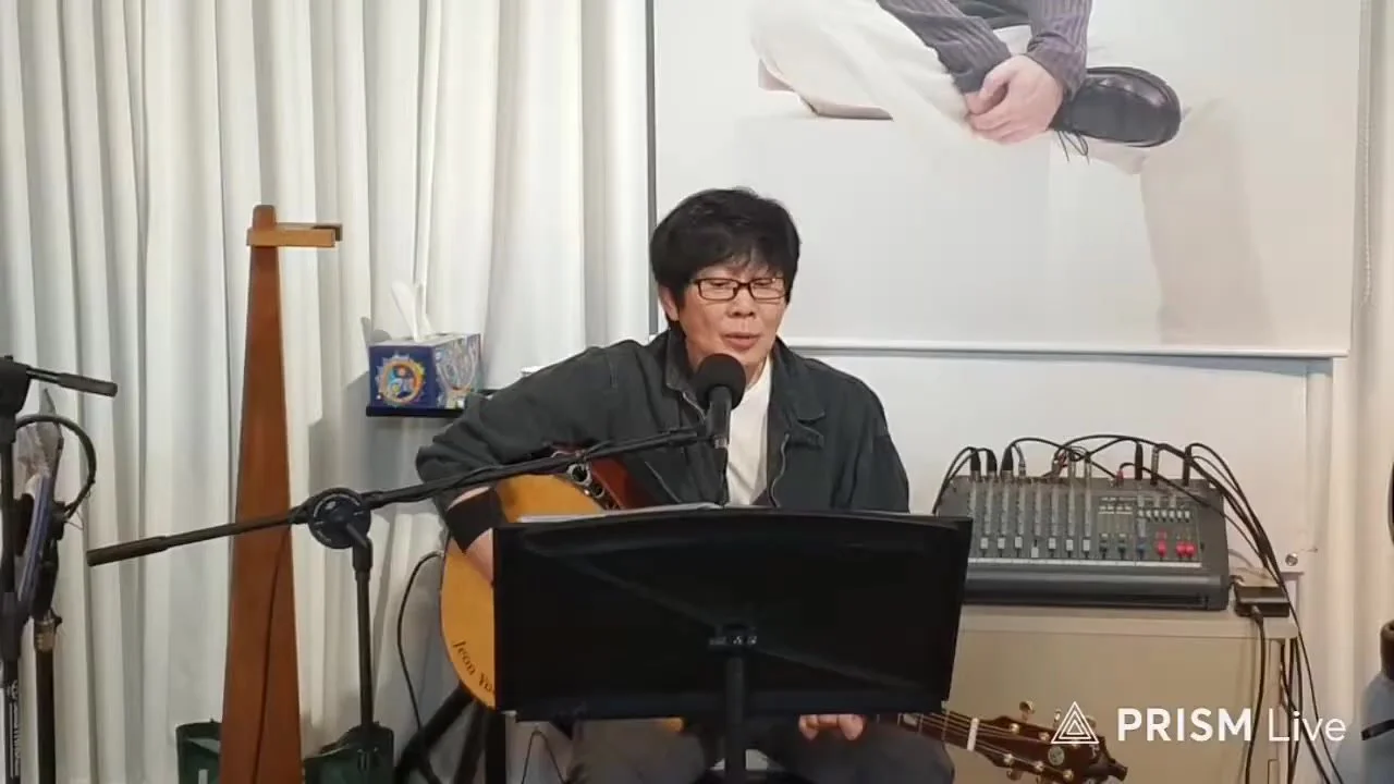 チョン・ヨンノク、ライブ放送で「市場の外では雨が降っています」と「愛してる、行かないで」を披露