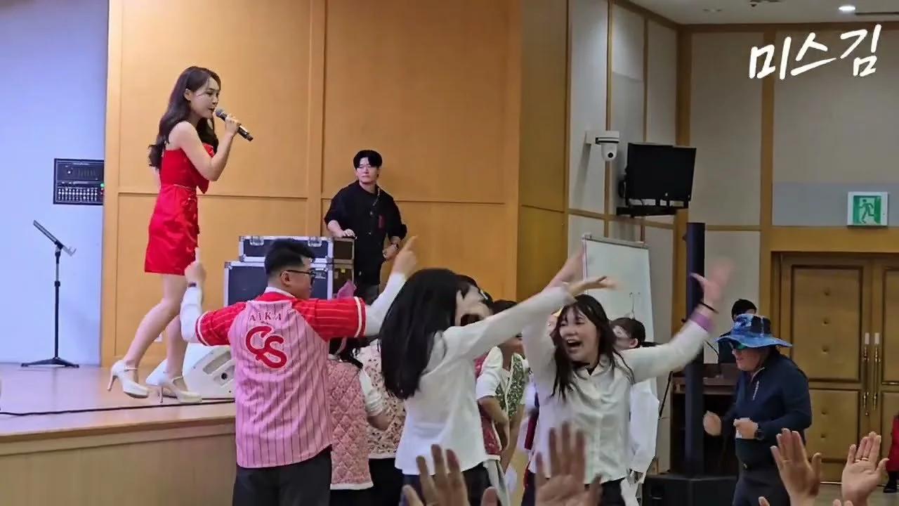 Miss Kim gây bất ngờ tại vòng sơ tuyển Cuộc thi Ca hát Toàn quốc ở Chungju với ca khúc mới 'Bên sườn'