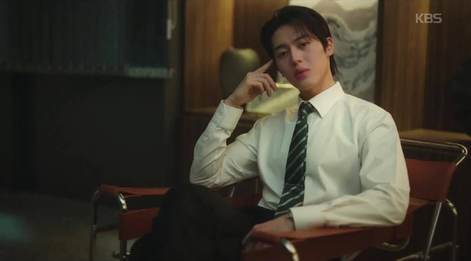 "You don't want to make a movie, do you? You're scared, right?" Lee Joo-ahn's question digs into Ahn Eun-jin's fear