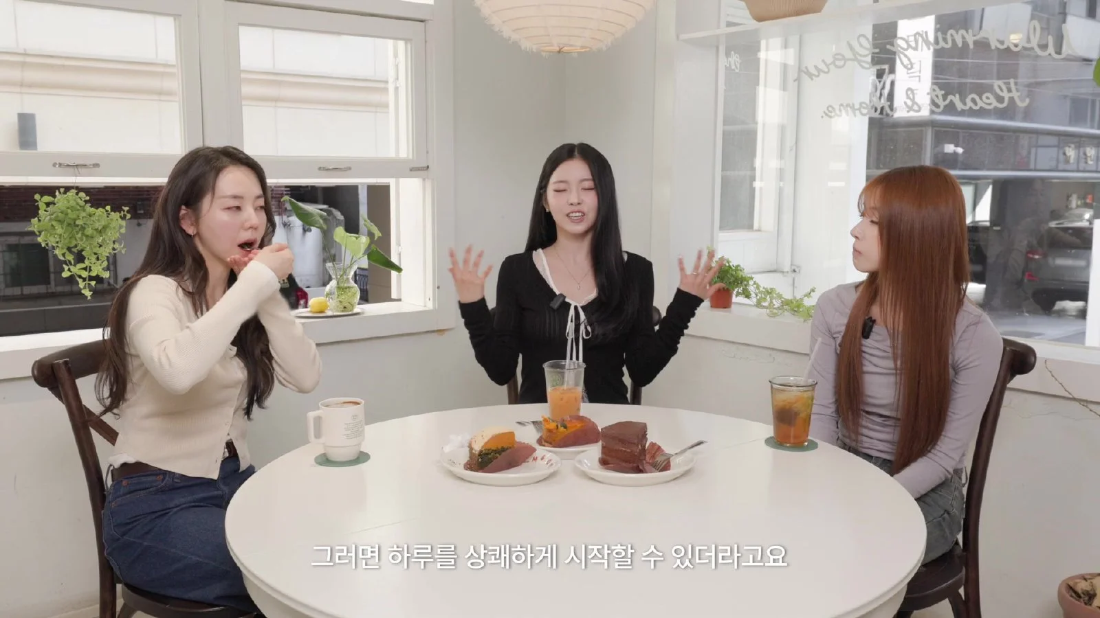 NMIXX's JIWOO and KYUJIN reveal contrasting personalities and first unit song during appearance on…