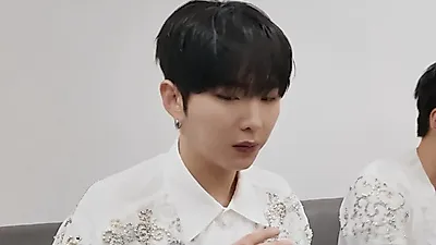 MONSTA X Tastes Local Food in Monterrey, "Good for a Sugar Boost Before the Performance"