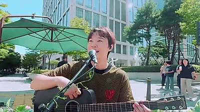 The VANE チェ・ボウン、リヤカーに乗って街へ…フルアルバム2ndの収録曲4曲をライブ