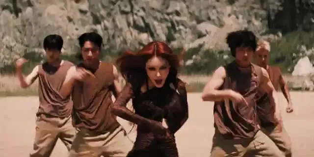 CHUNG HA showcases powerful performance in 'México' music video — YouTube