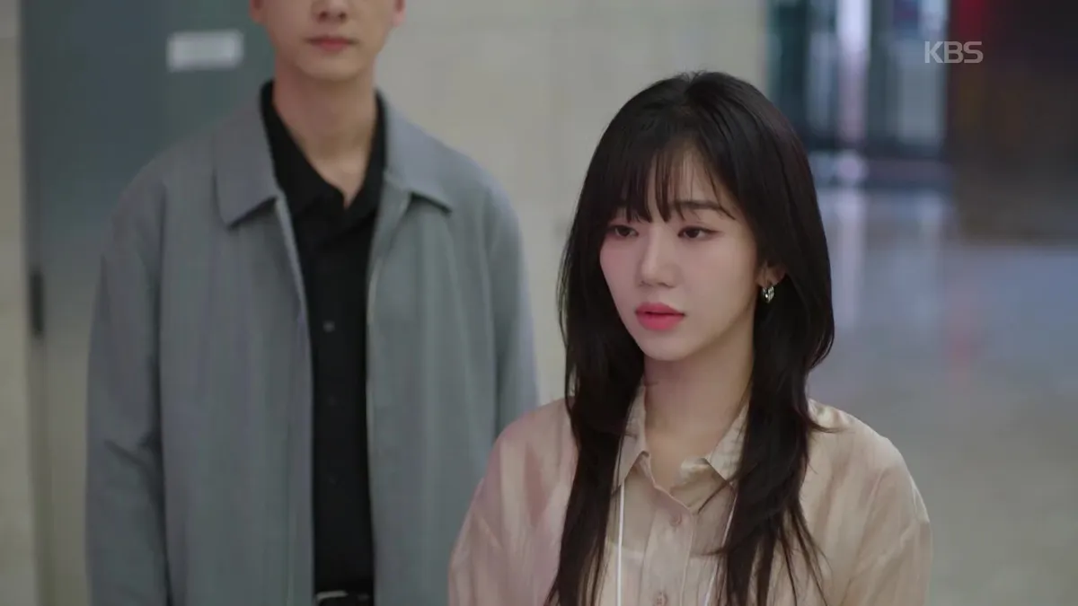 Jeon Hye-won stands gazing directly forward