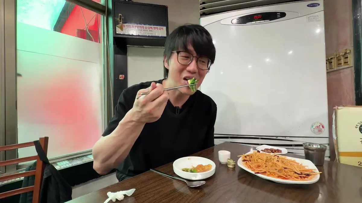 SUNG SI KYUNG's Eat Date | Bokhyangwon Chungmuro Branch — YouTube