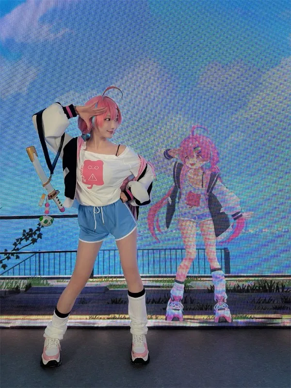 模特Kokoro完美复刻大屏幕3D建模动作 现场观众惊叹不已