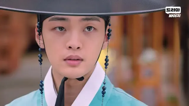 Park Ji-hoon's gaze toward his counterpart in a scene from 'Flower Party'