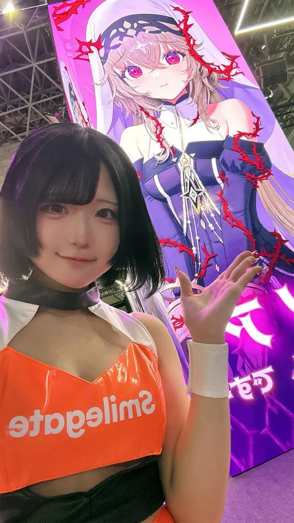 Model Kino Poses Affectionately at Smilegate Booth Photo Zone During TGS 2026