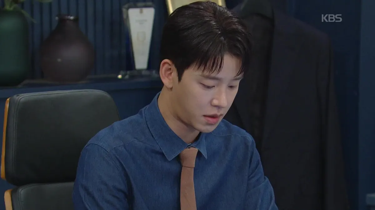 Conversations Among Acquaintances Deriding Cha Seok-jin's Position as a 'Loyal Dog on a Leash'