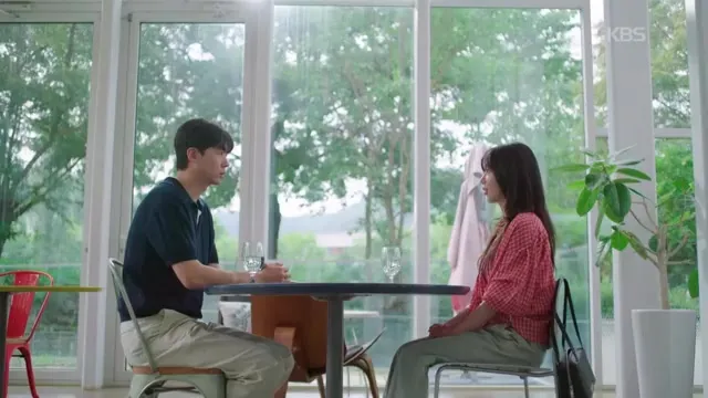 Jang Se-hyeon and Jeon Hye-won face off in a tense conversation in 'Trap of Desire'