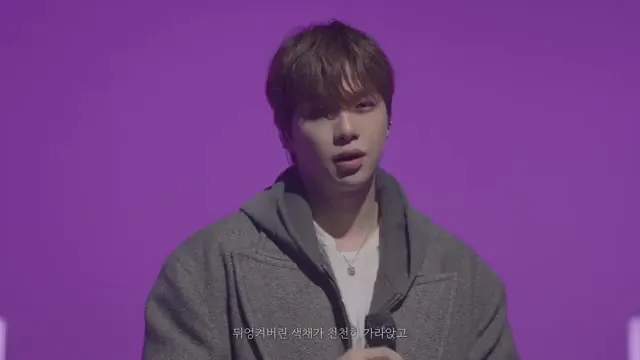 Kang Daniel performs 'Watercolor' under purple lights