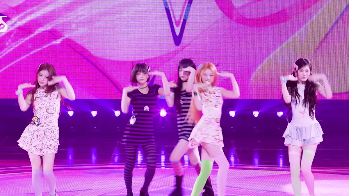 Kiki Delivers Energetic 'What Should I Do' Performance on SBS Inkigayo