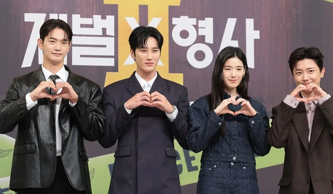 Ahn Bo-hyun and Jung Eun-chae pose at the production presentation for the drama 'Reborn Rich Detective 2'