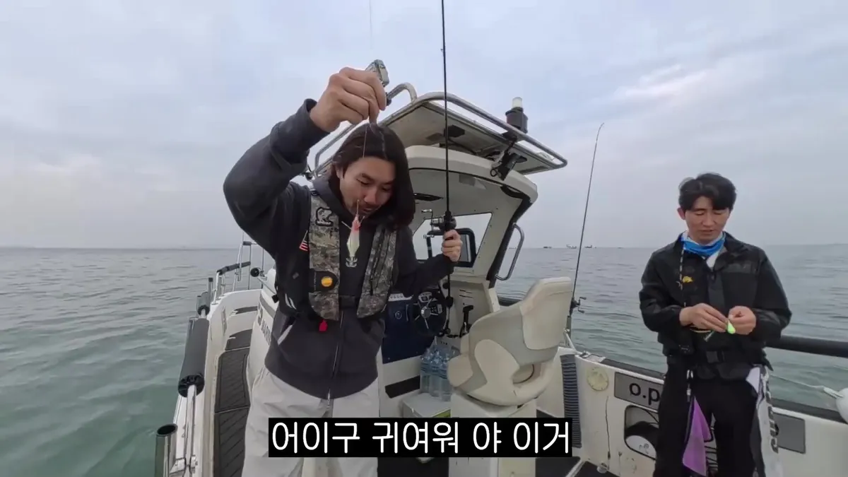 Noh Hong-chul overcomes fish phobia for first webfoot octopus fishing attempt: "The anticipation itself is happiness"