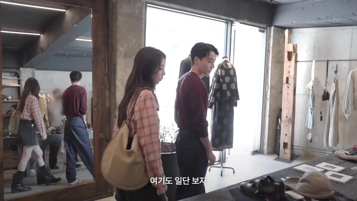 Ahn So-hee enjoys a day out in Hannam-dong with 10-year friend Roy Kim: 'The look I want to dress my future wife in'