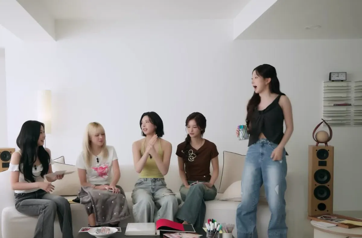 NMIXX、MIXX ARCHIVEのティーザー映像で室内での会話シーンを公開