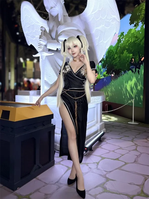 Model Nemu transforms into Mabinogi Mobile's 'Nao' at Nexon booth photo zone