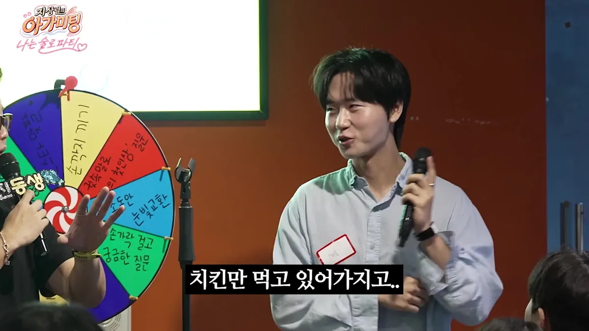 Ji Sang-ryeol smiling and speaking into a microphone